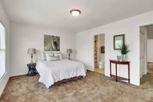 Fantastic neighborhood! Great 1 bed, 1 bath, 770 Sq Ft!
