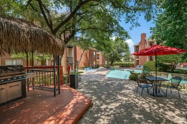 SUNLIT SPACES ~ HIGHLY DESIRED LOCATION