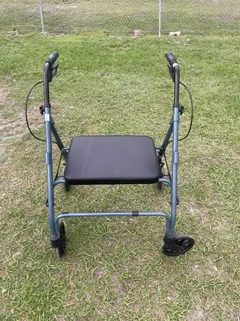 Drive Medical 4-Wheels Rollator Walker -( folding )- Used