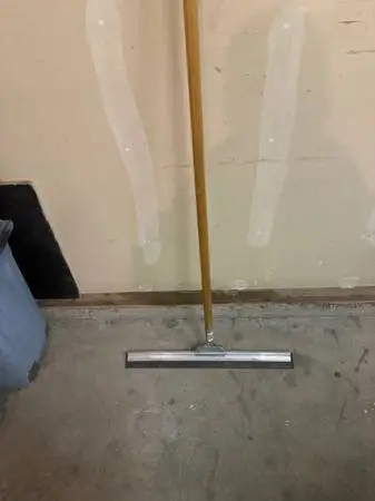 Floor squeegee