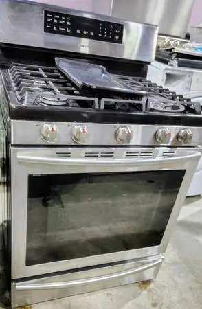 Samsung gas stove .Like new . Delivery available