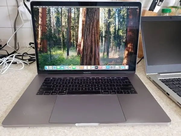 15.4 APPLE MACBOOK PRO MR942LL/A CORE i7-8850H 2.60GHZ 512GB 16GB