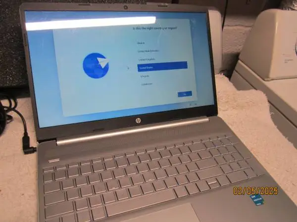 HP LAPTOP MODEL 25DY200 INTEL GOLD WINDOWS 11