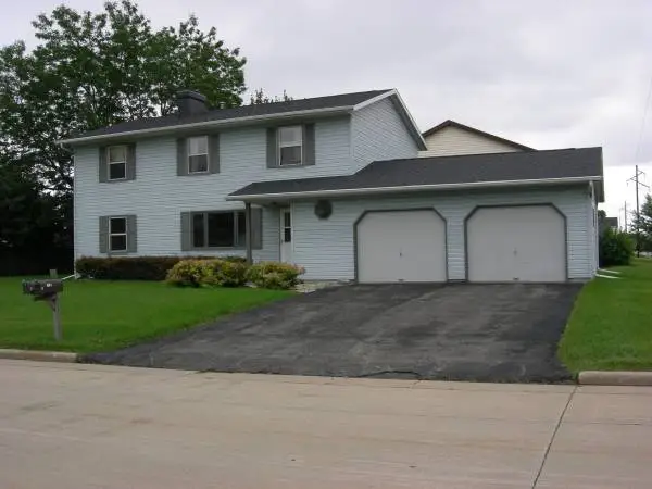2 Bedroom Duplex with Garage - Lower Unit - 801 Harborview Ct - Osh