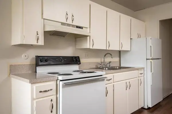 Comfortable 1 bed, 1 bath, prime location!