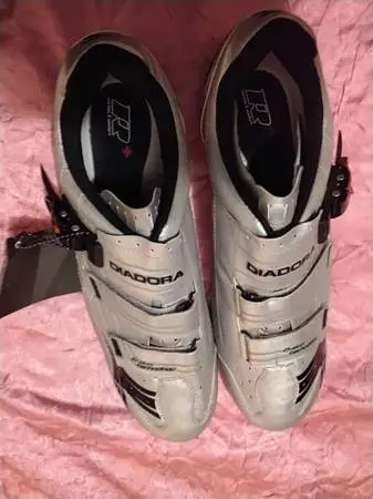 BRANDNEW W-TAGS ADULT Mens Or Womens Designer Diadora Cleat Sneakers