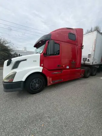 2006 VOLVO VNL670 SLEEPER TRUCK TRACTOR