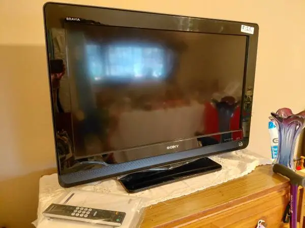 SONY LCD BRAVIA TV Color LCD w/ remote & manual