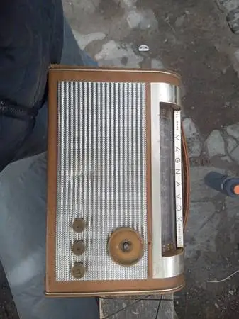All Wave Magnavox Transistor Radio