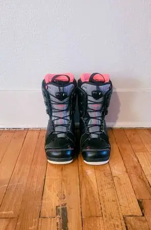 Like New SALOMON Ivy Snowboard Boots sz 7