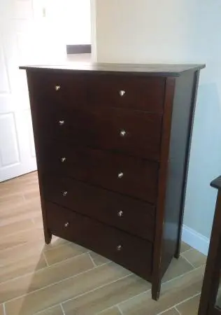 Contemporary 4 Piece Bedroom Set...Dresser, Chest, headboard/bedframe