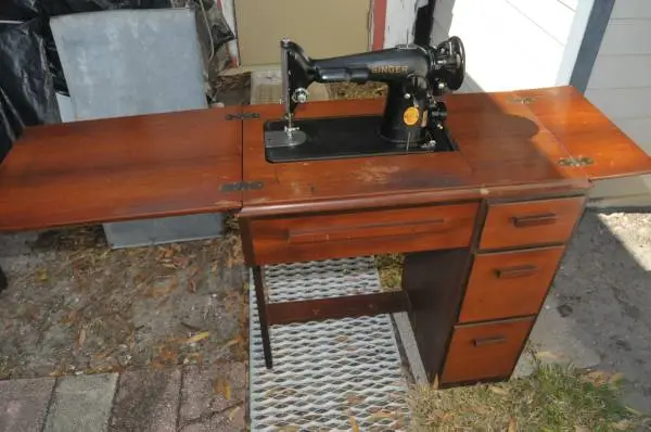 SINGER SEWNG MACHINE