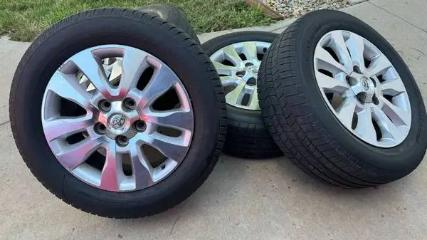 20inch factory wheels /tires toyota tundra o seqouia