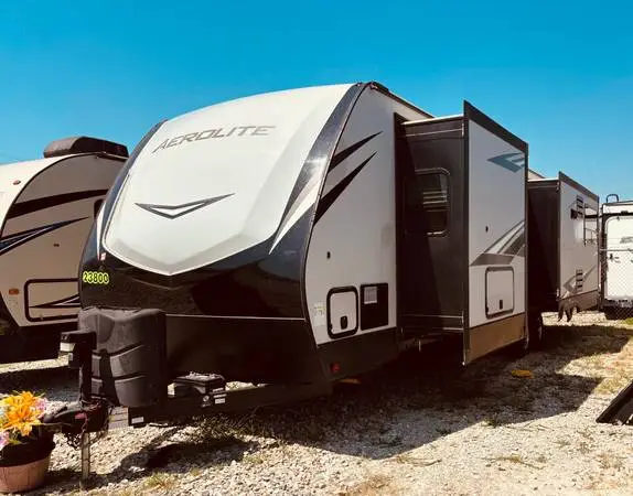 19 Aerolite Travel Trailer 3 Slides Outside Kitchen SAVE!!