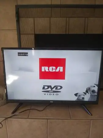 RCA 32 TV/DVD COMBO LED HD WITH REMOTE