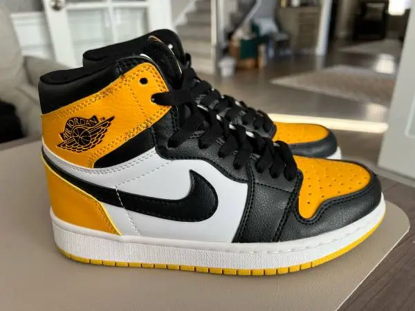 Nike Jordan 1 Retro High Yellow Women’s Size 7