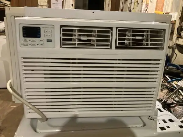12,000 BTU window air conditioner guaranteed only 6  years old manuel