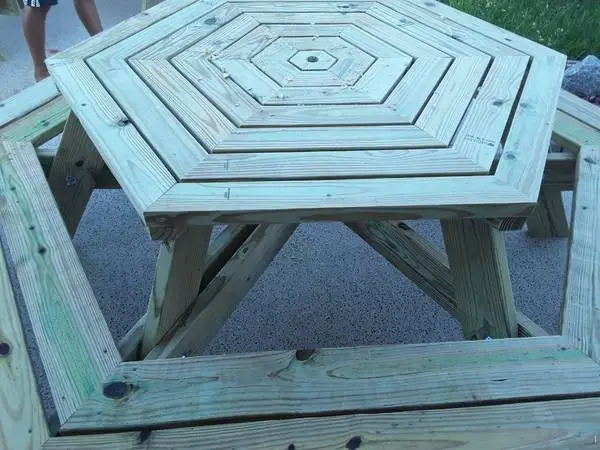 🪵 CUSTOM PICNIC TABLES – BUILT TO LAST! 🪵