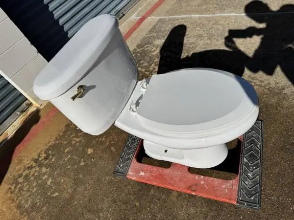 Toilet with all the working parts