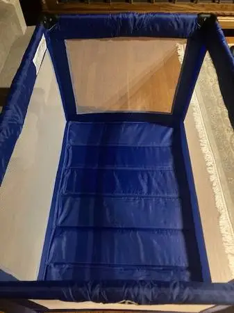 Dream on Me portable crib, 39x29x29; folds to 39x8x8