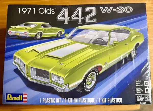 Revell 1971 Olds 442 W-30 Model Kit