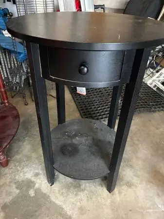 VERY NICE ROUND ACCENT TABLE WITH DRAW