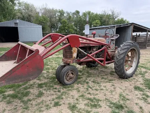 M Farmall Tractor with Power Steering and Live Hydraulics