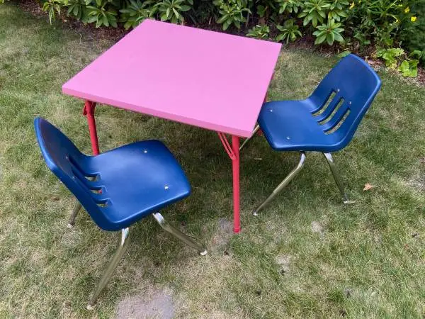 Kid Size folding table & chairs