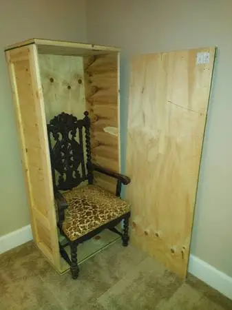 Travel Crate book shelf