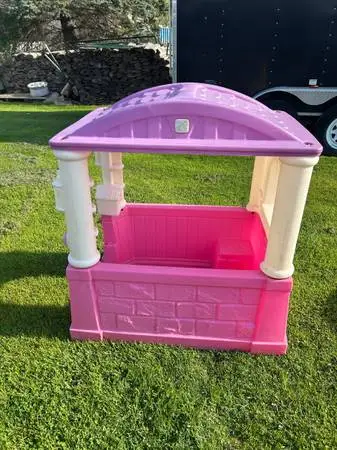 KIDS PLAY HOUSE $30