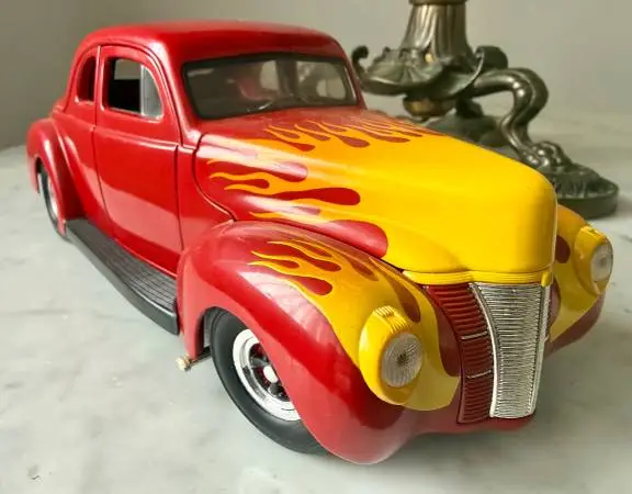 Universal Hobbies 1940 Ford Hot Rod Diecast 1/18