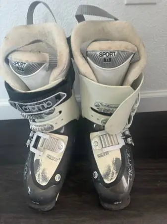 Atomic Waymaker 90 Ski Boots - Size 8(Mondo)