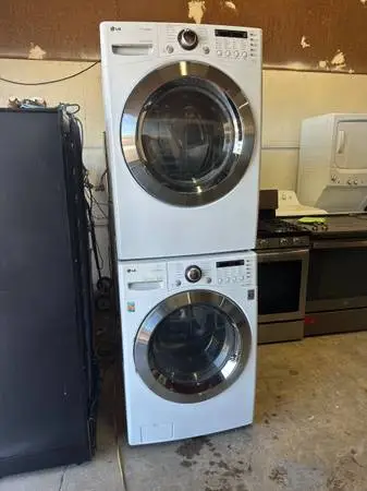 LG set With electric Dryer can be stacked or Sat side-by-side can deli