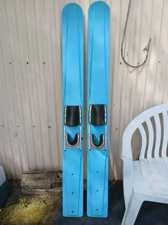 VINTAGE FIBERGLASS WATER SKIS