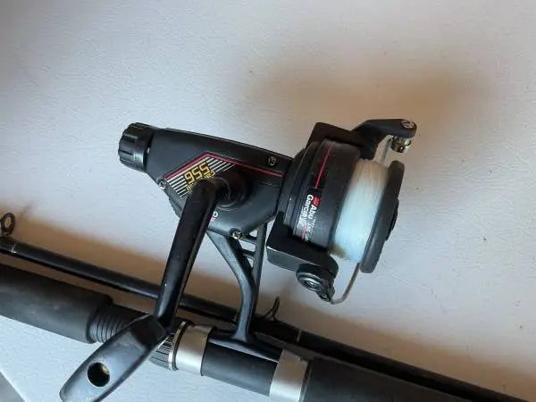 Fishing rod and reel rod is penn reel ia a abu spinning like new 2pc.