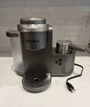 Keurig K-Cafe K84 Single Serve Coffee Latte appuccino Maker Frother