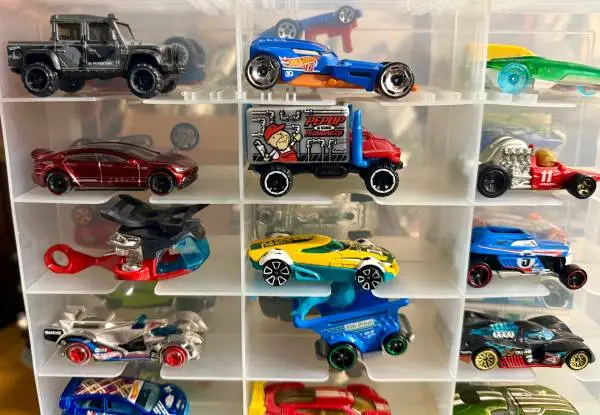 41 Hot Wheels Cars