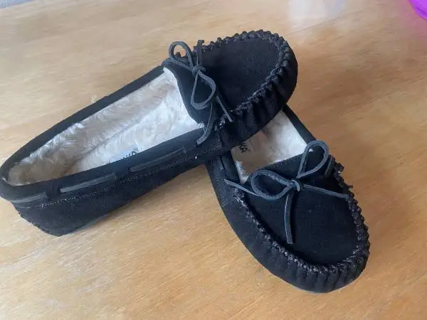 BRAND NEW MINNETONKA SLIPPERS FOR SALE!