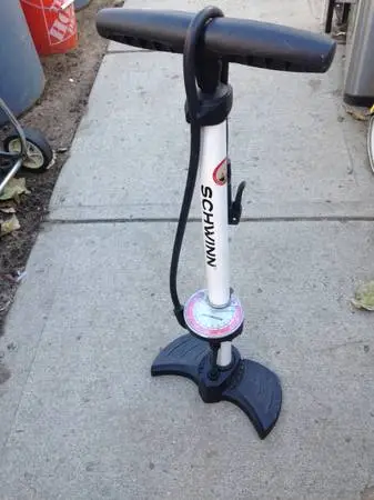 SCHWINN TIRE PUMP