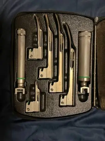 WELCH ALLYN LARYNGOSCOPE