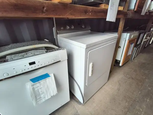 White GE Profile Dryer 7.0 Cu Ft Model # DPSE810EG1WT Used Good Cond
