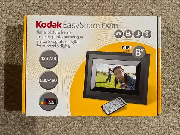 Kodak Easy Share EX811 8-inch digital picture frame, NICE