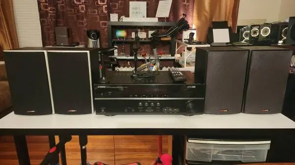 YAMAHA Receiver / 2 Sets of POLK AUDIO Bookshelf Speakers