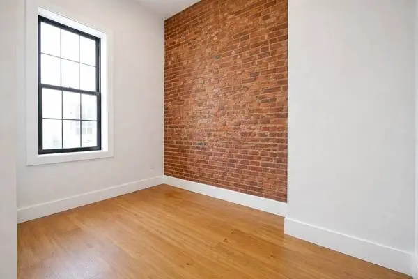 🔥🔑 Huge 5 Bedroom Apartment with Hardwood Floors & Dishwasher🔥🔑