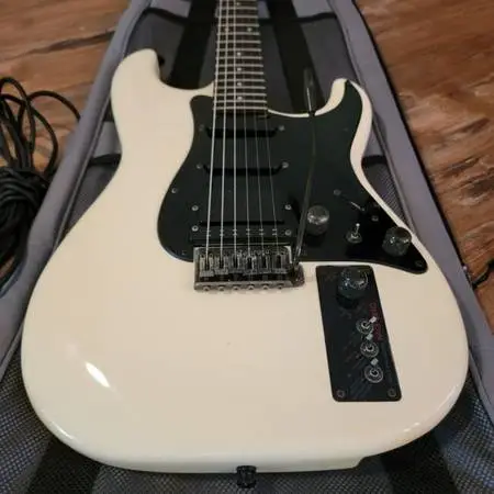 CASIO MG-510 MIDI Guitar - Synth