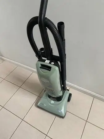 VACUUM CLEANER