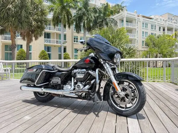 2021 Harley Davidson Electra Glide amazing 19K miles FINANCING YES
