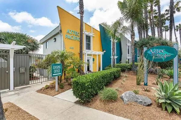 A great place to kick back and relax! Beautiful neighborhood!