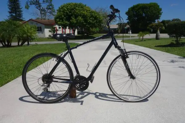 Giant Cypress DX Aluminum Comfort Bike 700C (28”) Tires 24 Speeds