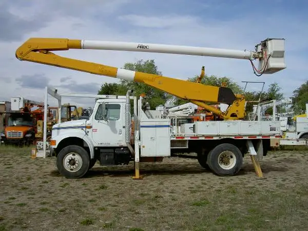 1997 IH 60.FT.BUCKET TRUCK